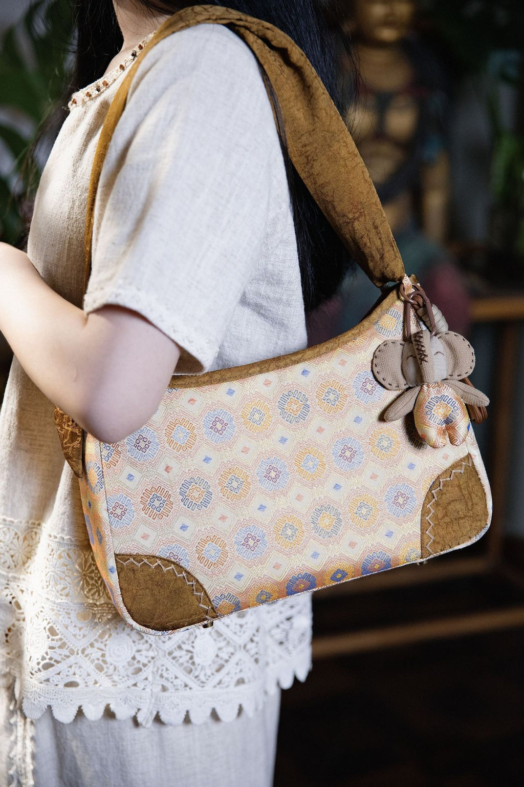 Artisanal Zhuang Woven Large Tote: Handcrafted Oriental Heritage Shoulder & Crossbody Bag